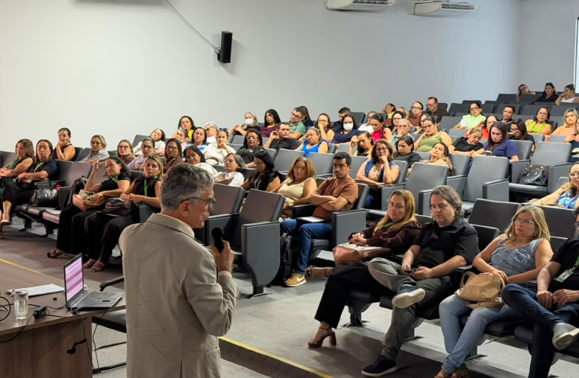 Sousa reúne gestores educacionais da região em imersão educacional com Veveu Arruda